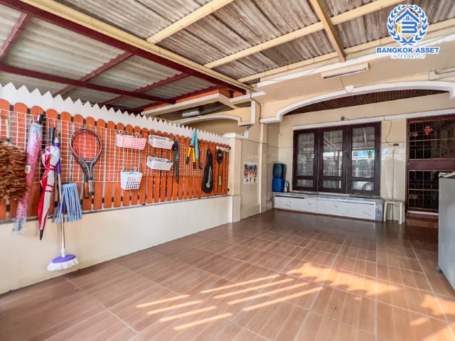 *****ทาวน์เฮ้าส์มือสองย่านนนทบุรี ม.ลภาวัล5 รัตนาธิเบศร์ เนื้อที่ 18 ตร.ว.  ฟังก์ชัน 2 ห้องนอน 2 ห้องน้ำ ที่จอดรถ 1 คัน บ้านสไตล์วินเทจ ภายในสวย ราคาสุดคุ้มค่า บนทำเลแห่งการเดินทาง ใกล้รถไฟฟ้าสายสีม่วง "สถานีบางรักน้อย-ท่าอิฐ"